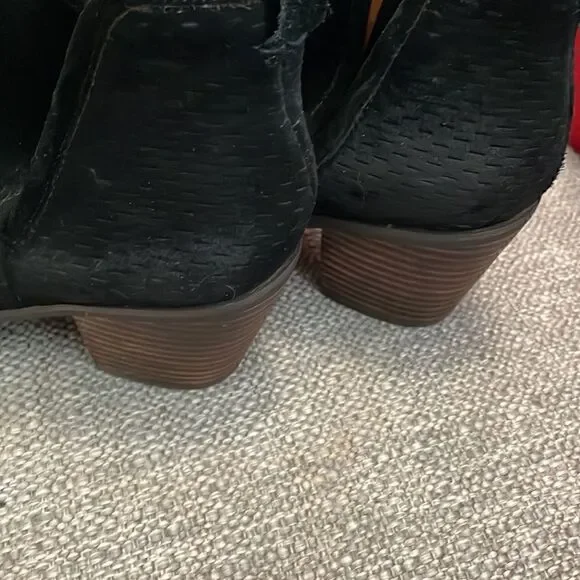 Lucky Brand Black booties  Size 10/42 get ready for Back to school and Fall - Picture 10 of 11